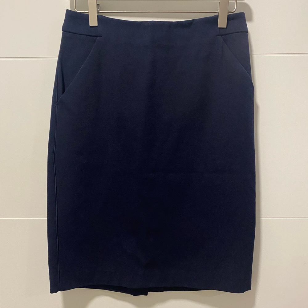 A New Day pencil skirt in navy. Size 4. Worn less than 5 times.